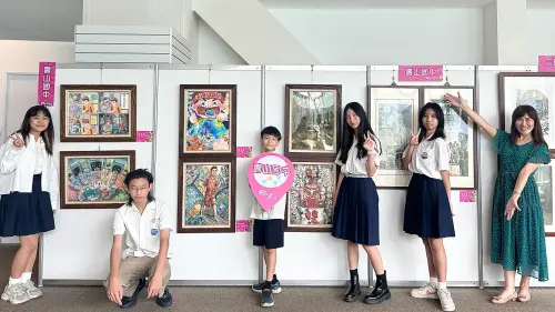 ▲ 「高級中等以下學校美術班教育成果展」即日起至7月27日在高雄市立圖書館總館8樓展覽區舉辦。(圖/高市府教育局提供) ▲ 「高級中等以下學校美術班教育成果展」即日起至7月27日在高雄市立圖書館總館8樓展覽區舉辦。(圖/高市府教育局提供)