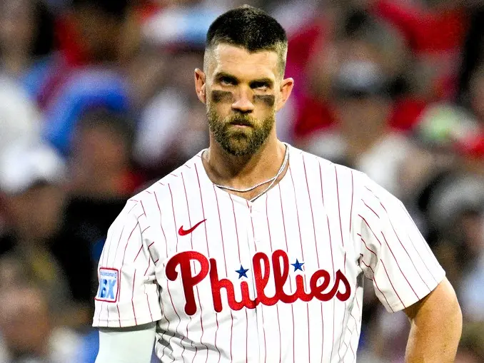 ▲費城費城人球星哈波（Bryce Harper）在球隊休息室與大聯盟主席曼佛瑞（Rob Manfred）爆發激烈口角，甚至情緒激動喊出：「你要談這個就給我滾出去！」（圖／美聯社／達志影像）