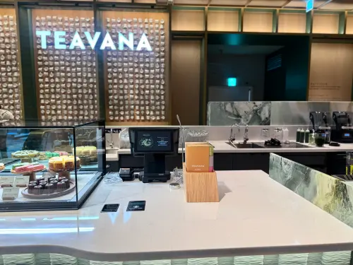 Dream Plaza星巴克。(圖/記者鍾怡婷攝) ▲Dream Plaza星巴克。(圖/記者鍾怡婷攝)