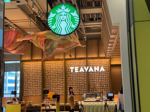 Dream Plaza星巴克。(圖/記者鍾怡婷攝) ▲Dream Plaza星巴克。(圖/記者鍾怡婷攝)