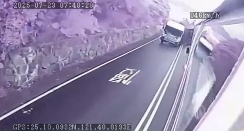 行車紀錄器拍下驚悚對撞!聯結車下坡失速側傾 重擊國光客運 ▲國光客運駕駛說他有煞車但完全閃不掉聯結車。(圖/翻攝畫面)