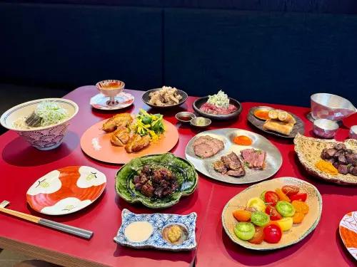 米其林燒肉新作「肉料理・福」!黑白切、春捲吃到日本3%褐毛和牛 ▲鍾佳憲開幕全新「肉料理・福」大人系小料理,創意開吃煙燻黑白切、小牛胸腺春捲、炭烤和牛舌下叉燒到日本佔比僅3%的熊本褐毛和牛。(圖/記者蕭涵云攝)