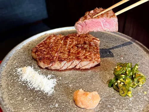 米其林燒肉新作「肉料理・福」!黑白切、春捲吃到日本3%褐毛和牛 ▲「褐毛和牛」1280元~2680元,依每日提供部位不同。(圖/記者蕭涵云攝)