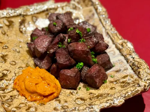 米其林燒肉新作「肉料理・福」!黑白切、春捲吃到日本3%褐毛和牛 ▲出乎意料好吃的「炭火炒牛心」480元。(圖/記者蕭涵云攝)