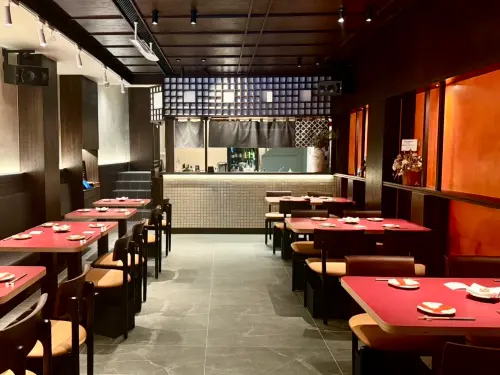 米其林燒肉新作「肉料理・福」!黑白切、春捲吃到日本3%褐毛和牛 ▲「肉料理・福」大人系小料理,主打以肉為主的優雅晚酌屋。(圖/記者蕭涵云攝)