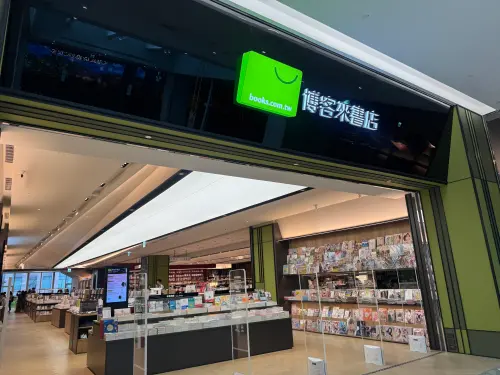 博客來首間實體書店也進駐 DREAM PLAZA六樓,匯集逾3萬冊中外文藏書。(圖/記者鍾怡婷攝) ▲博客來首間實體書店也進駐 DREAM PLAZA六樓,匯集逾3萬冊中外文藏書。(圖/記者鍾怡婷攝)