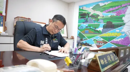 ▲名間鄉鄉長陳立翰接受NOWNEWS專訪，談南投縣政府公布焚化爐選址應重新評估。（圖／記者王郁勳攝）