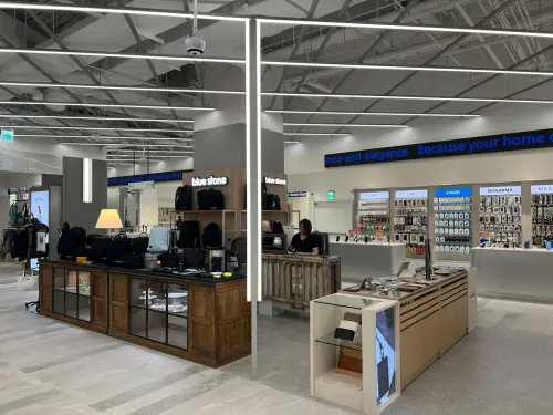 ▲2樓為3C產品樓層，打造「3C圖書館」。（圖╱記者林汪靜攝）