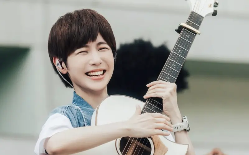 ▲35歲的魏嘉瑩同時以歌手及女團「BOOM!怪物星人」成員的身分活動中，她近日接受採訪時，提到剛出道時舉辦過演唱會，當時台下只有一位觀眾，讓她記憶猶新。（圖／魏嘉瑩 IG）