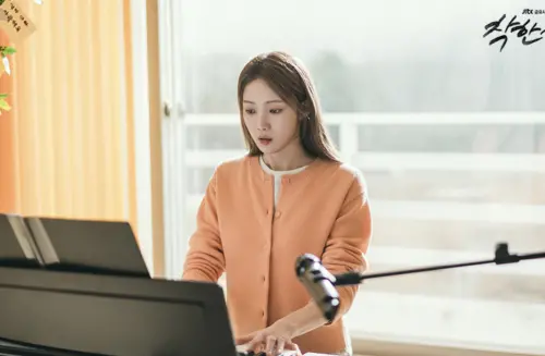 李棟旭、李聖經(如圖)主演《善良的他》首播話題火熱,黑幫背景與初戀設定評價兩極。(圖/翻攝自善良的他 官網) ▲李棟旭、李聖經(如圖)主演《善良的他》首播話題火熱,黑幫背景與初戀設定評價兩極。(圖/翻攝自善良的他 官網)