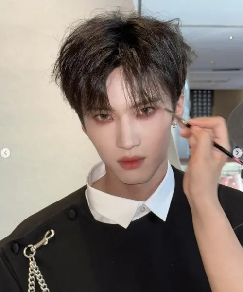 ▲閆桉直播時提到自己頭上長了腫瘤，8月將動手術處理。（圖／閆桉IG）