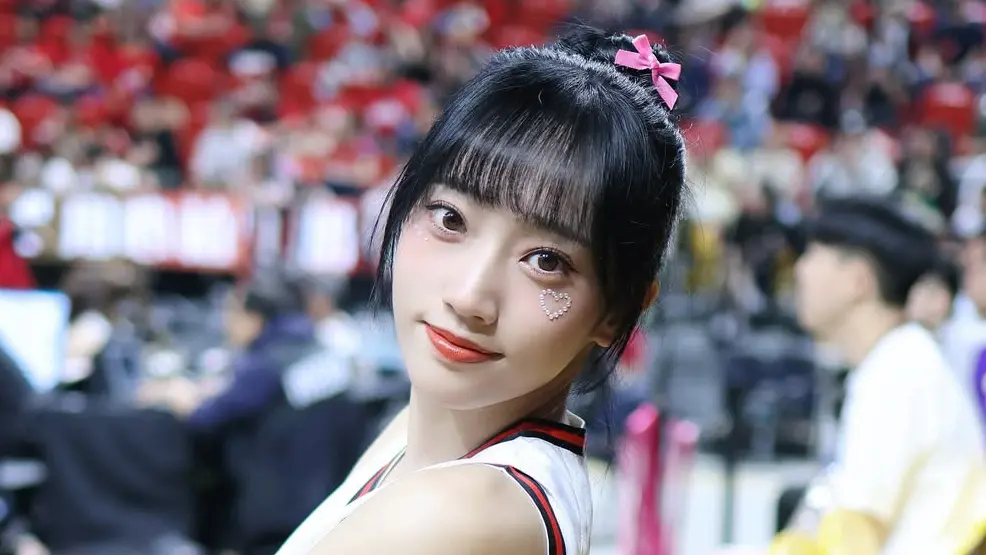 ▲台新戰神啦啦隊女神闕闕，近日出面控訴自己深夜遭3名便衣警誤認為「逃逸移工」強拉盤查，導致手臂瘀傷，讓她十分害怕。（圖／翻攝自闕闕IG）