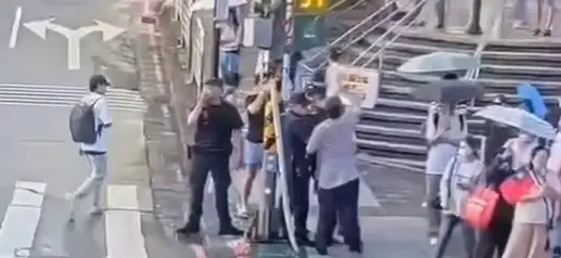 726大罷免／罷團宣講火爆衝突！嗆聲男打手牌襲警遭上銬逮捕