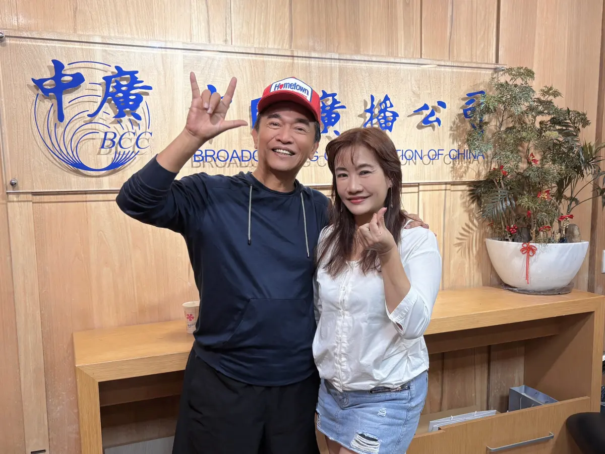 ▲藝人吳宗憲今（24）日上廣播節目《千秋萬事》。（圖／王淺秋提供）