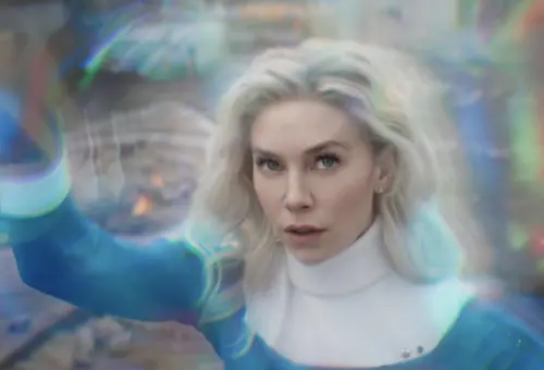 ▲凡妮莎柯比在《驚奇4超人：第一步》將「隱形女」的堅毅和溫柔詮釋得非常好。（圖／摘自IMDb）