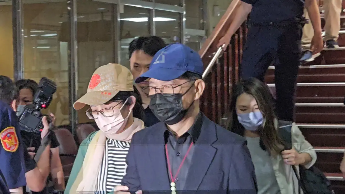 喪妻作證相隔太近「不勉強」 柯文哲6被告詰問彭振聲臨時喊卡