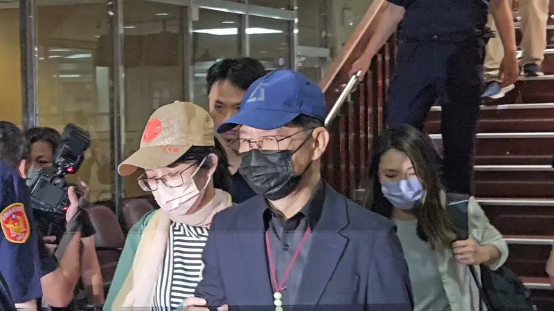 影／喪妻作證相隔太近「不勉強」　柯文哲6被告詰問彭振聲喊卡
