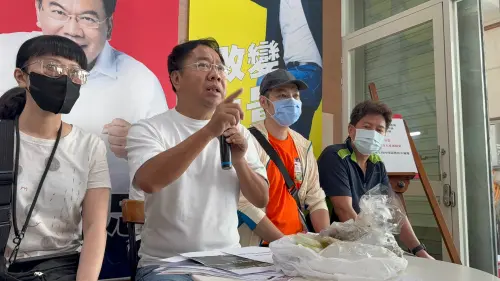 ▲謝志忠陪受害者出面，要求台中市食安處盡速查明真相。（圖／台中市議員謝志忠提供，2025.07.24）