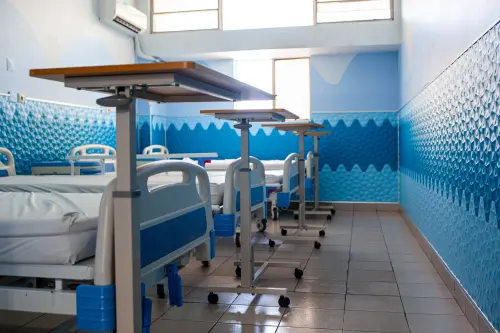 ▲莫三比克兒童癌症中心由小智研發參與建構，以回收材料打造低碳建築，為非洲孩童創造安全、友善的醫療空間。（圖／小智研發提供）