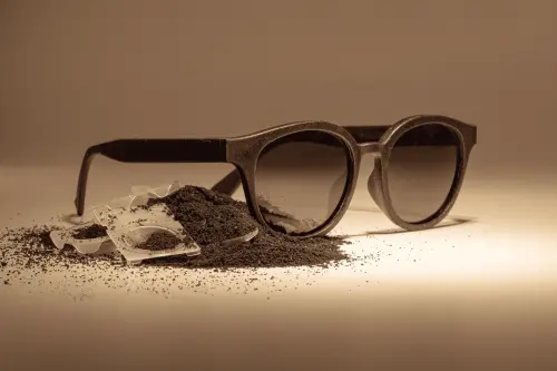 ▲循環再製太陽眼鏡採用回收塑料與廢棄物料打造，兼具時尚與永續理念。（圖／小智研發提供）