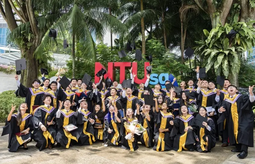 ▲近年新加坡畢業生全職就業率持續下滑，2024年更創下近五年新低。（示意圖／翻攝自NTU官網）