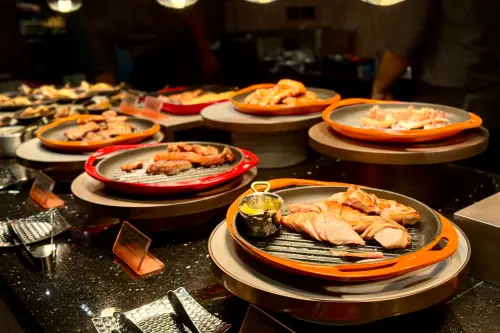 ▲「香鑲」區是以多國風味烤物為主軸。（圖／記者葉盛耀攝）