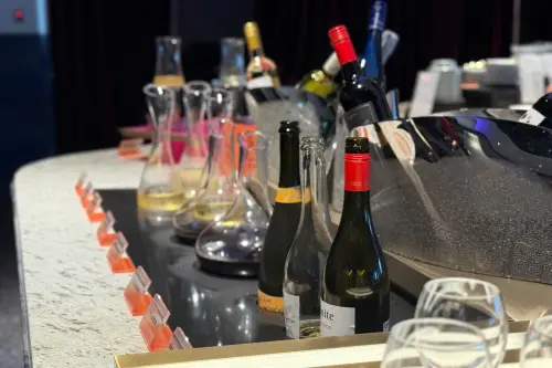 ▲「URBAN PARADISE」主打「餐酒」精神，酒類品相相當多元。（圖／記者葉盛耀攝）