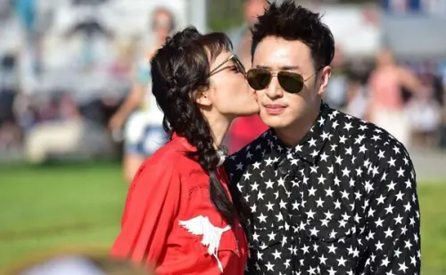 ▲潘瑋柏、吳昕組「無尾熊CP」　互動甜翻狂吸支持者（圖／我們相愛吧微博）