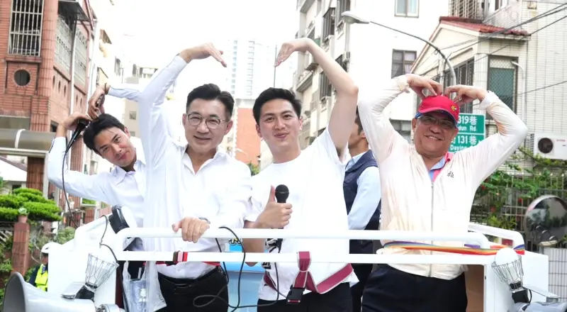 ▲江啟臣昨天先陪廖偉翔掃街，今天換盧秀燕接力上場。（圖／廖偉翔提供，2025.07.24）