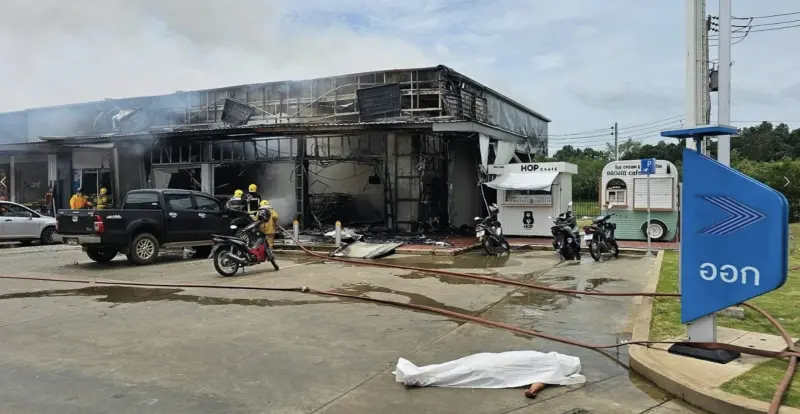 泰國加油站遭柬埔寨砲擊！母子疑相擁葬身火海　爆破小組拆彈移屍