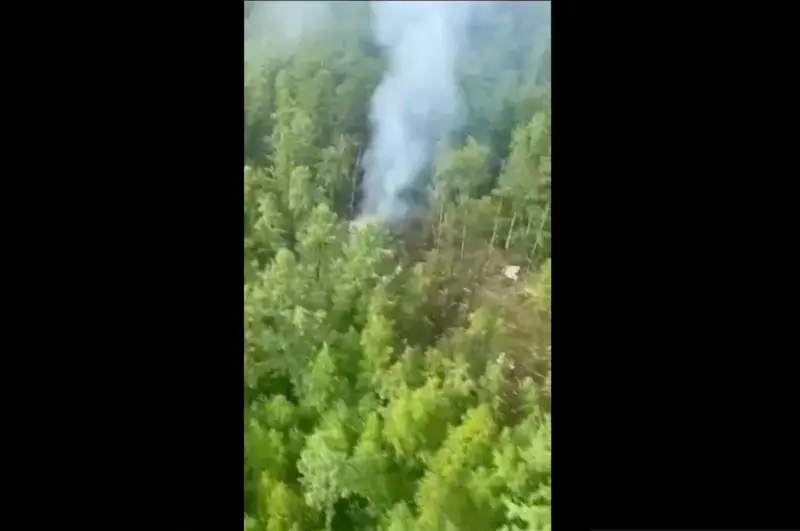 影／俄羅斯49人客機墜毀畫面曝！密林冒起濃煙　恐無人生還