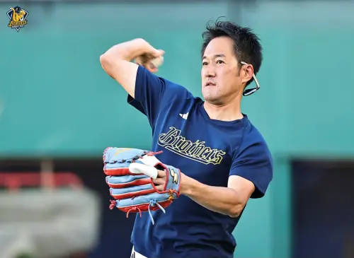 中信兄弟總教練平野惠一談到捕手輪替很無奈,直言2號捕手陳統恩上一軍至今還在學習,希望他可以拿出積極度。(圖/中信兄弟提供) ▲中信兄弟總教練平野惠一賽後沒有太多笑容,認為對戰任何球隊都是要用一樣的態度面對。(圖/中信兄弟提供)