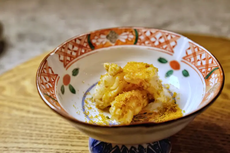 ▲「初魚鉄板料亭 民生店」夏季首度推出期間限定新菜單，包含玫瑰龍蝦、A5和牛、鮑魚，還有首次用上的甲魚，且每人1880元+10%就吃到。（圖／記者葉盛耀攝）