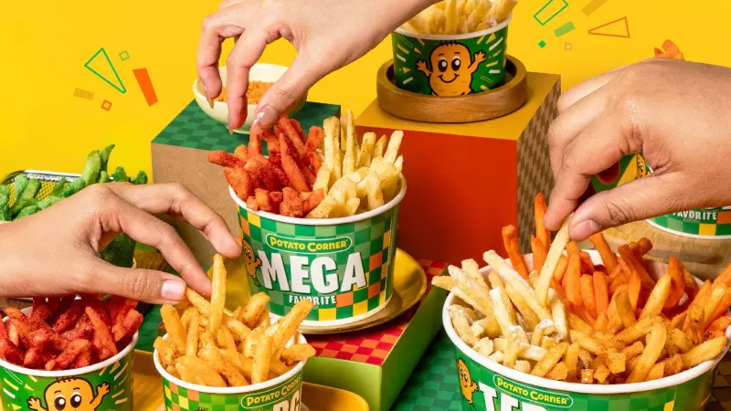 ▲繼日本東京生甜甜圈，富錦樹集團引進「Potato Corner」薯條來台灣，宣布進駐信義區台北統一時代百貨B2，8月2日試營運、8月4日開幕搶4款口味。（圖／翻攝自Potato Corner FB）