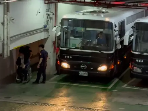 1.8億保金4天籌齊　沈慶京北院辦交保　戴上電子腳鐐後重獲自由
