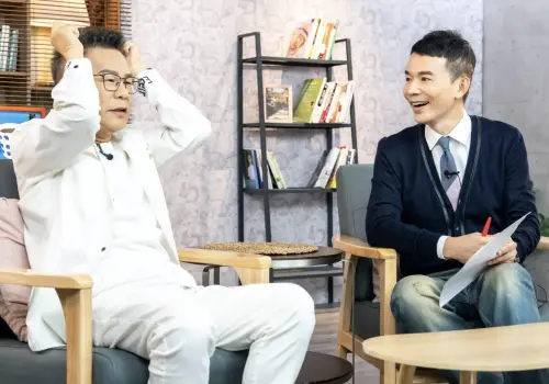 ▲沈玉琳(左)自認碰到談話性節目興起的幸運時機,才能締造人生的新高峰。(圖/TVBS提供) ▲沈玉琳(左)自認碰到談話性節目興起的幸運時機,才能締造人生的新高峰。(圖/TVBS提供)