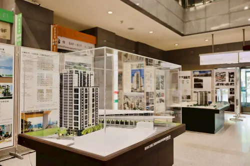 「新北社宅淨零碳與智慧建築社宅展」呈現新北市在智慧建築與低碳住宅政策上的創新成果與願景。 ▲「新北社宅淨零碳與智慧建築社宅展」呈現新北市在智慧建築與低碳住宅政策上的創新成果與願景。