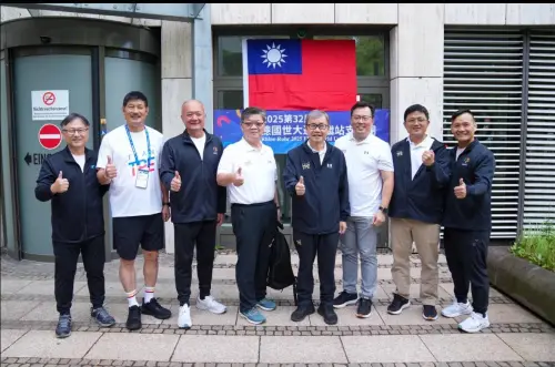 ▲埃森市市府機要施壓要求房東把台灣代表隊中繼站外牆的國旗撤下。（圖／翻攝自謝志偉臉書）