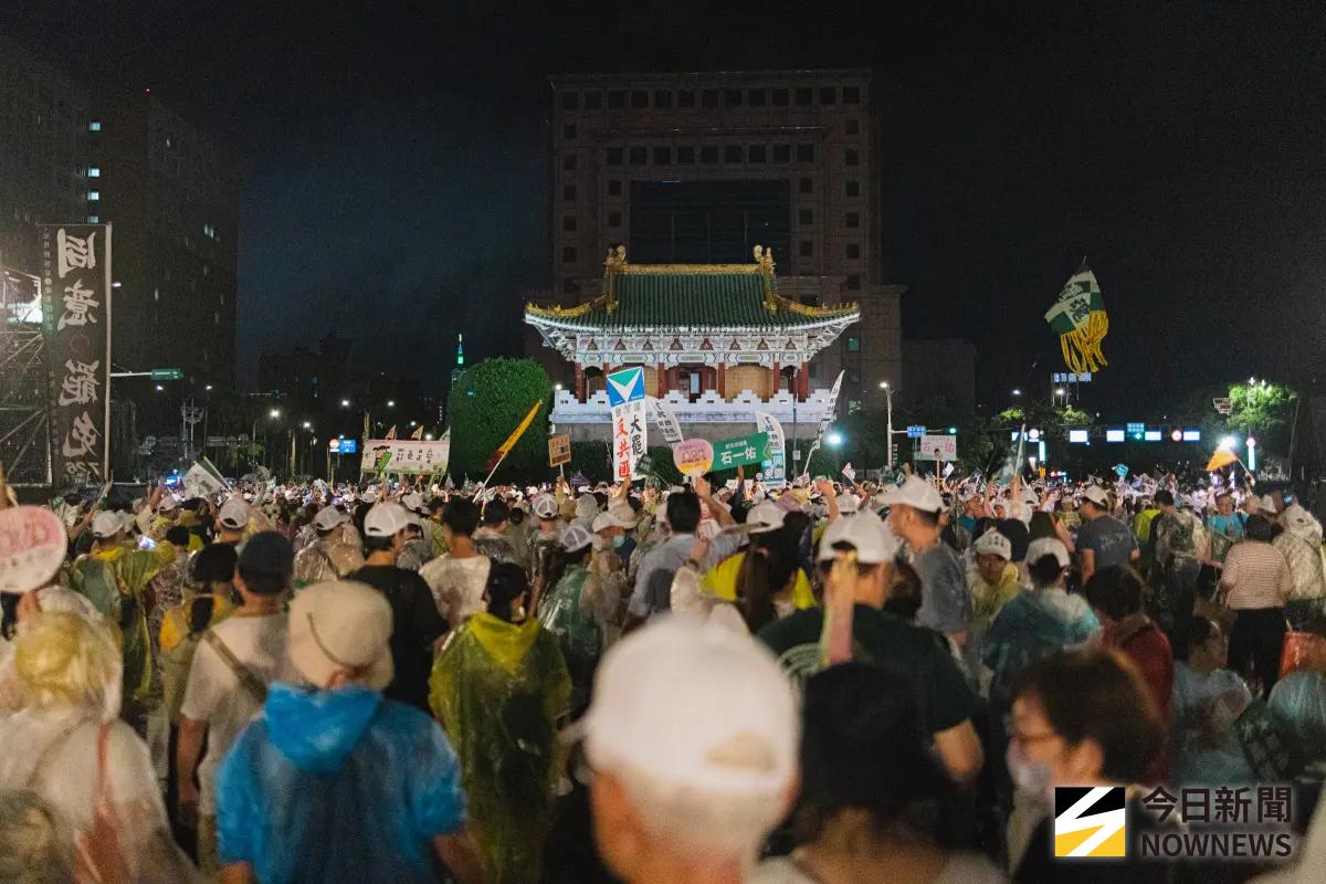 ▲罷團全力催票，仍不敵國民黨。（圖／陳人豪攝）