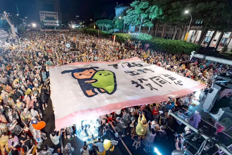 ▲距離7月26日大罷免投票僅剩不到一天，各界預測呈現極端分化。圖為罷團24日集結凱道造勢。（圖／擷取自周軒臉書）