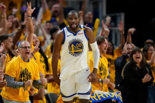 ▲NBA金州勇士前鋒Jonathan Kuminga，休賽季交易傳聞不斷，根據根據《The Athletic》記者Anthony Slater報導，Kuminga除了追求一紙3000萬美元年薪的合約外，還希望成為球隊的先發與核心人物。（圖／美聯社／達志影像）