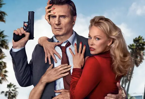 ▲連恩尼遜（左）與潘蜜拉安德森（右）在《脫線神探》要聯手搞笑，戲外也被傳緋聞，但外界始終覺得「炒作」嫌疑很重。（圖／摘自IMDb）