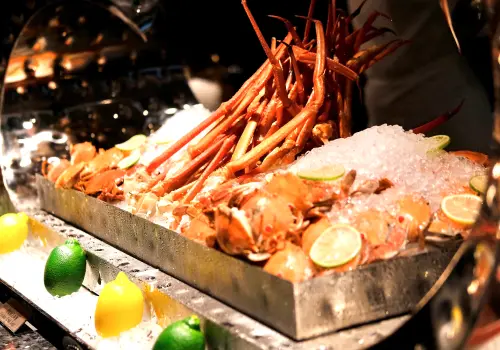 ▲「島語自助餐廳」即將插旗高雄，高雄漢來飯店將於7月29日起，獨家推出每日限量的住房專案，預訂指定日期可享豪華客房，並保證吃到入住當天的島語自助餐廳之晚餐。（圖／記者葉盛耀攝）