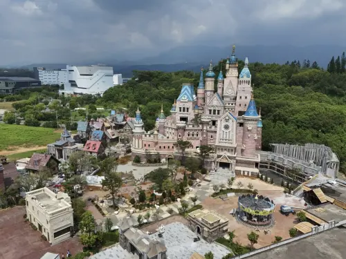 「歐樂沃築夢城堡」的全景,真的宛如敵視臨城堡重現於台灣。(圖/歐樂沃築夢城堡提供) ▲「歐樂沃築夢城堡」的全景,真的宛如敵視臨城堡重現於台灣。(圖/歐樂沃築夢城堡提供)