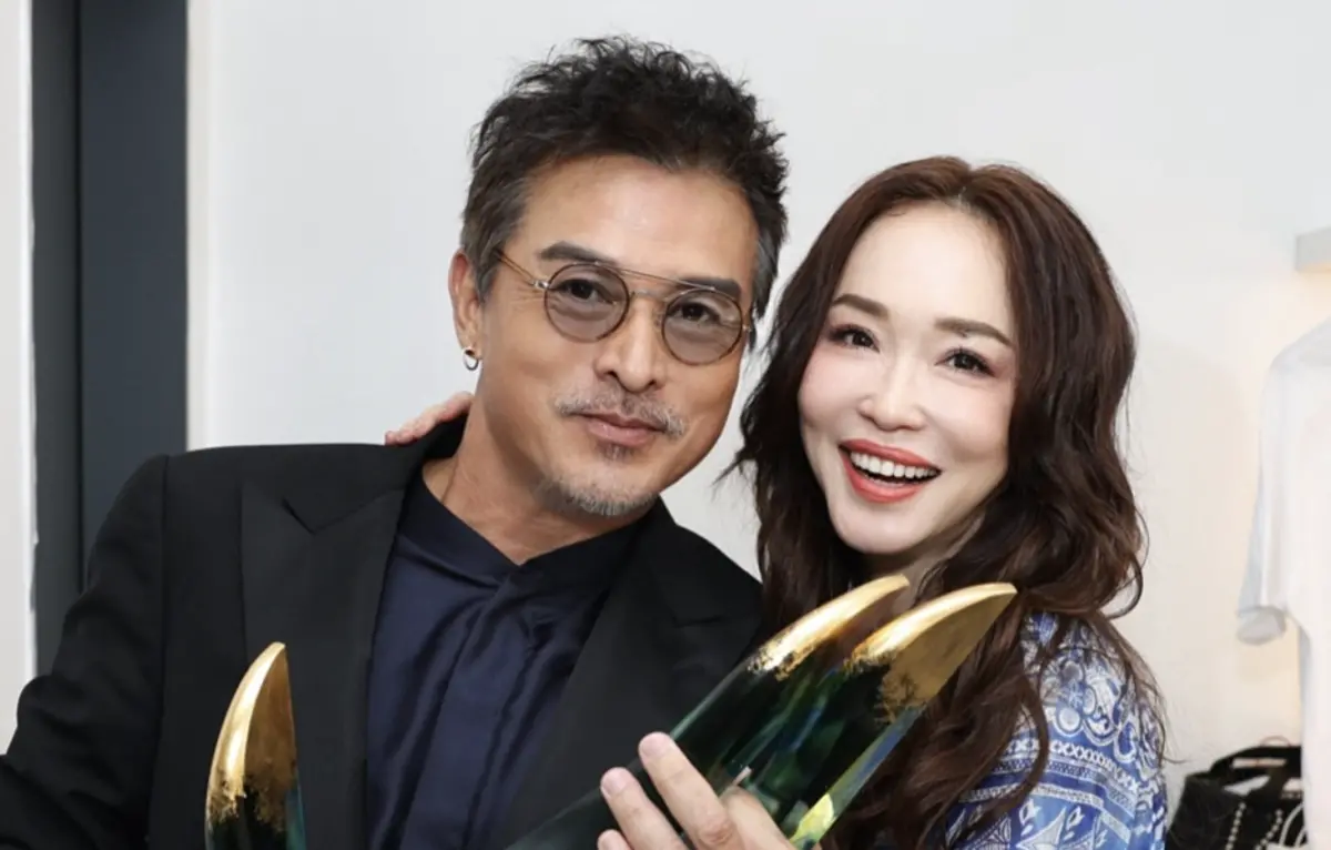 ▲李銘順（左）在台劇《親密之海》中飾演情場浪子，私下他和范文芳（右）結婚多年，范文芳甚至紅得比他更早，只是婚後為了兒子遲遲不敢復出拍戲。（圖／翻攝自范文芳臉書）