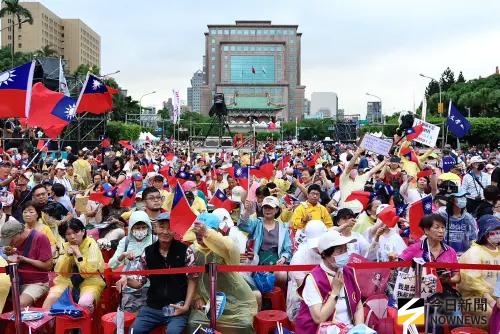▲國民黨725凱道「不同意罷免」選前之夜。(圖/記者朱永強攝,2025.07.25) ▲國民黨725凱道「不同意罷免」選前之夜。(圖/記者朱永強攝,2025.07.25)