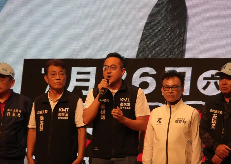 ▲中國國民黨新竹市黨部主委李縉穎表示，台灣現在有三寶，黑熊、青鳥合綠蟾蜍，「拜託大家，我們不要讓半獸人來決定台灣的命運」。（圖／記者呂炯昌攝，2025.07.25）