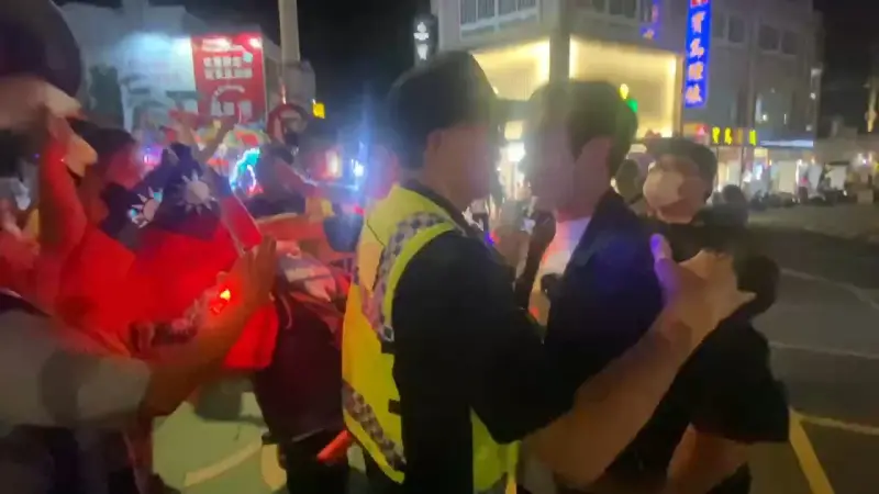 726大罷免／獨家直擊　傅崐萁掃街爆衝突！八烱突圍猛嗆