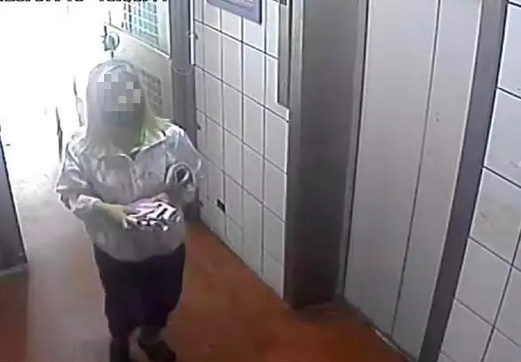 驚見偷信賊！桃園女竊走數戶「罷免投票通知單」 故意扔在樓梯間
