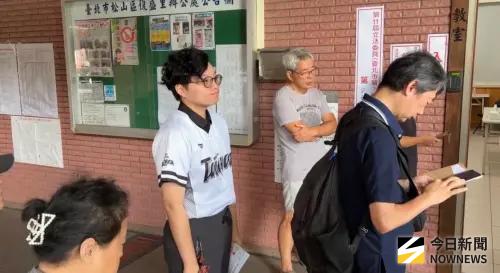 26日一早,媒體人吳靜怡現身松山區投票所投下寶貴一票。 ▲ 26日一早,媒體人吳靜怡現身松山區投票所投下寶貴一票。(圖/記者陳明安攝)